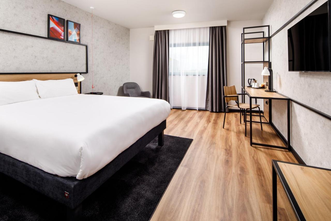 Ibis London Heathrow Terminal 5 Hotel Hillingdon Exterior foto
