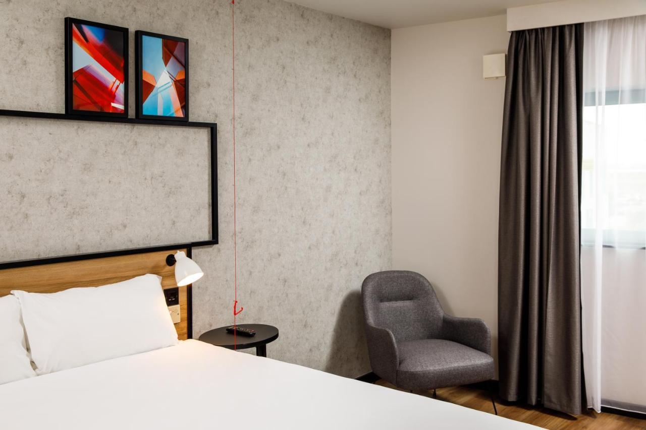 Ibis London Heathrow Terminal 5 Hotel Hillingdon Exterior foto