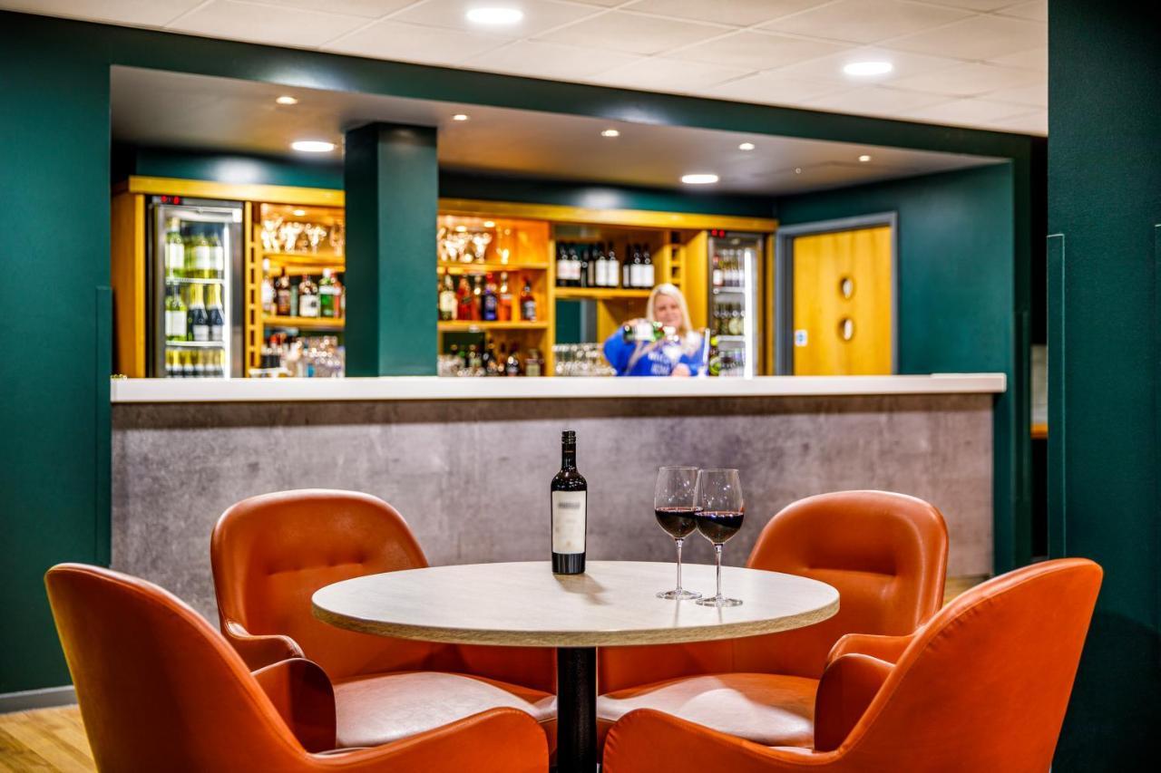 Ibis London Heathrow Terminal 5 Hotel Hillingdon Exterior foto